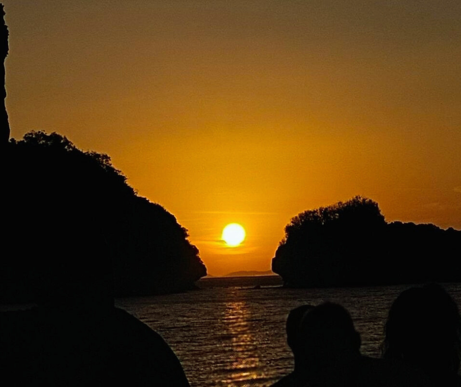 tour-listing-details-slide