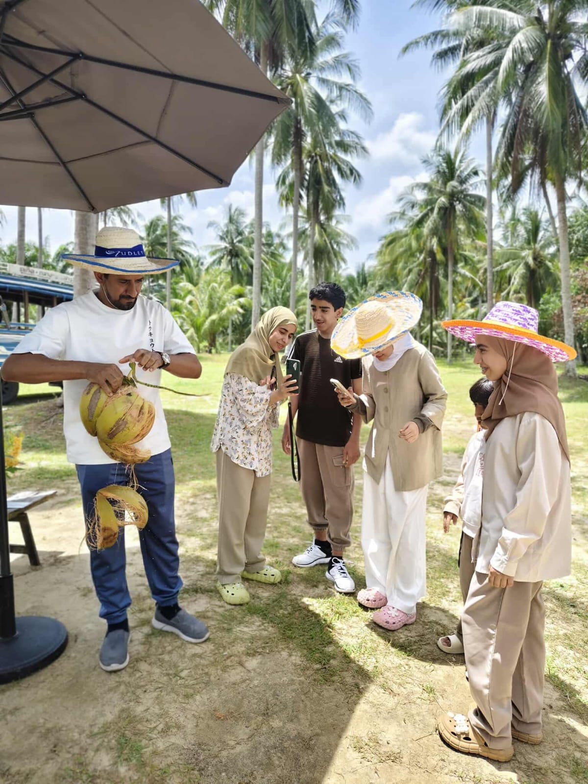 tour-listing-details-slide