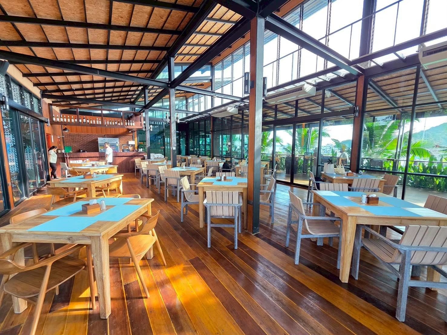 tour-listing-details-slide