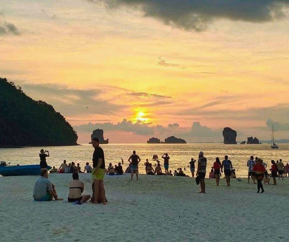 tour-listing-details-slide