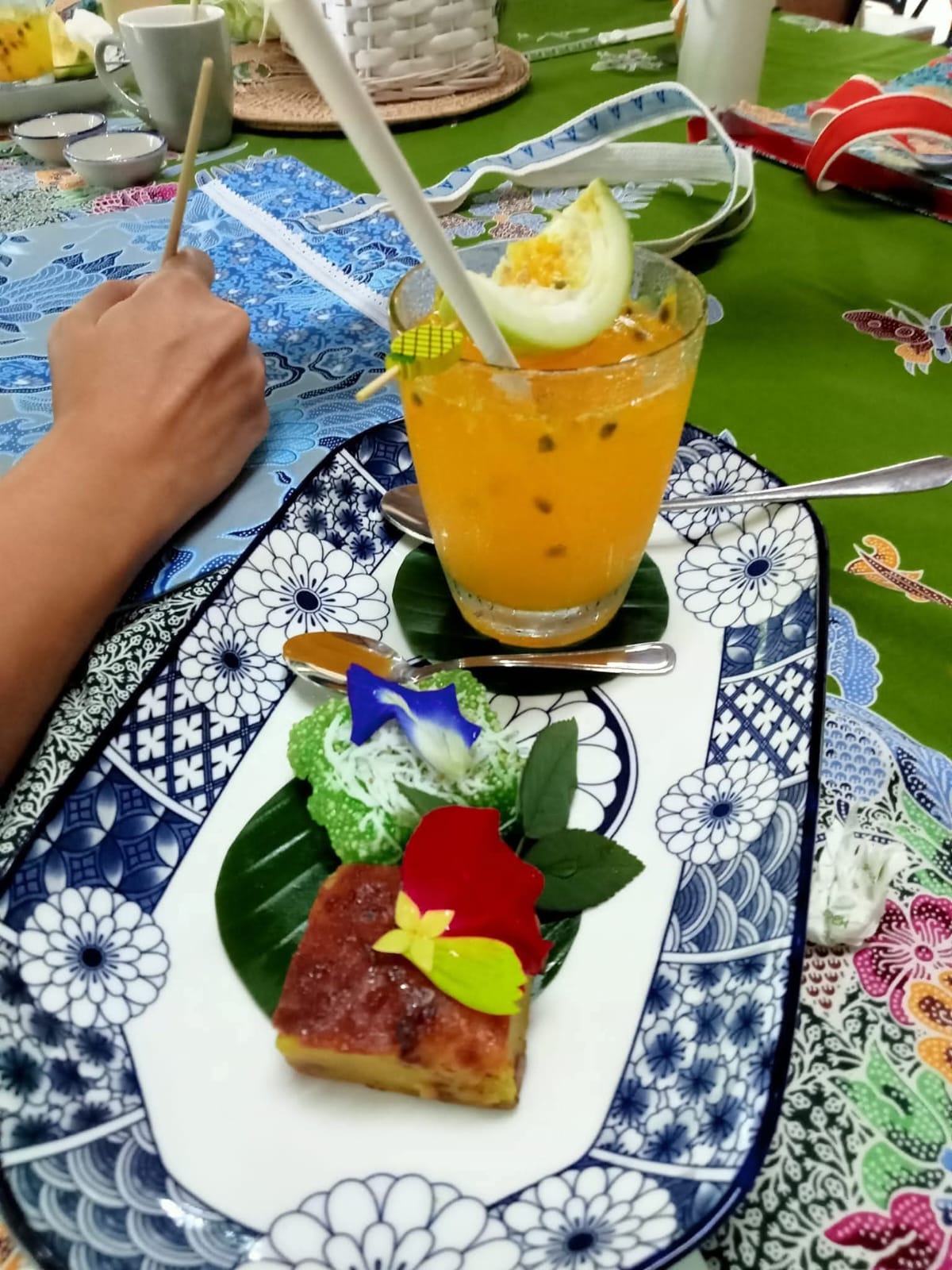 tour-listing-details-slide