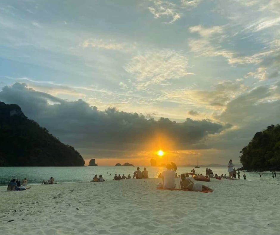 tour-listing-details-slide