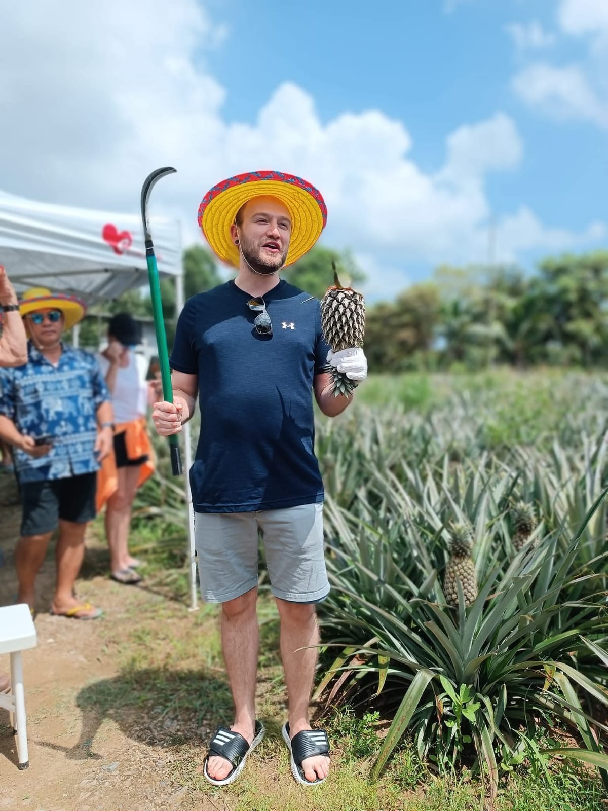 tour-listing-details-slide