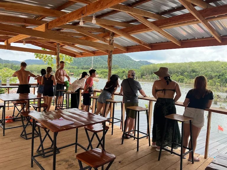 tour-listing-details-slide